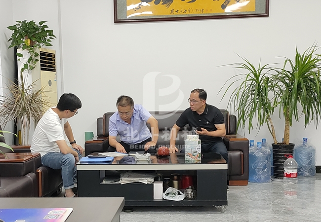 周經(jīng)理熱情接待遠道而來的客戶